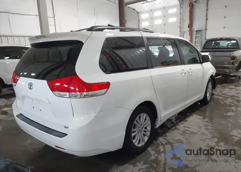 2012 Toyota Sienna Xle V6 8 Passenger z USA, uszkodzony, nr VIN 5TDYK3DC3CS242706